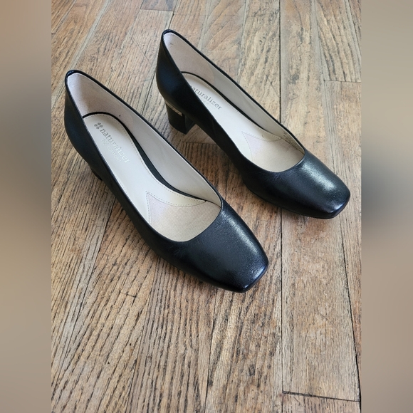 Naturalizer Pumps Black with Silver accent around pump block heel Size: 6 - Picture 3 of 7